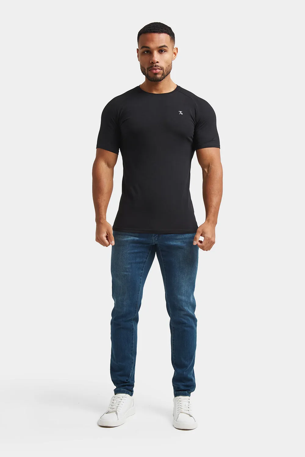 Athletic Fit Jeans in Mid Blue