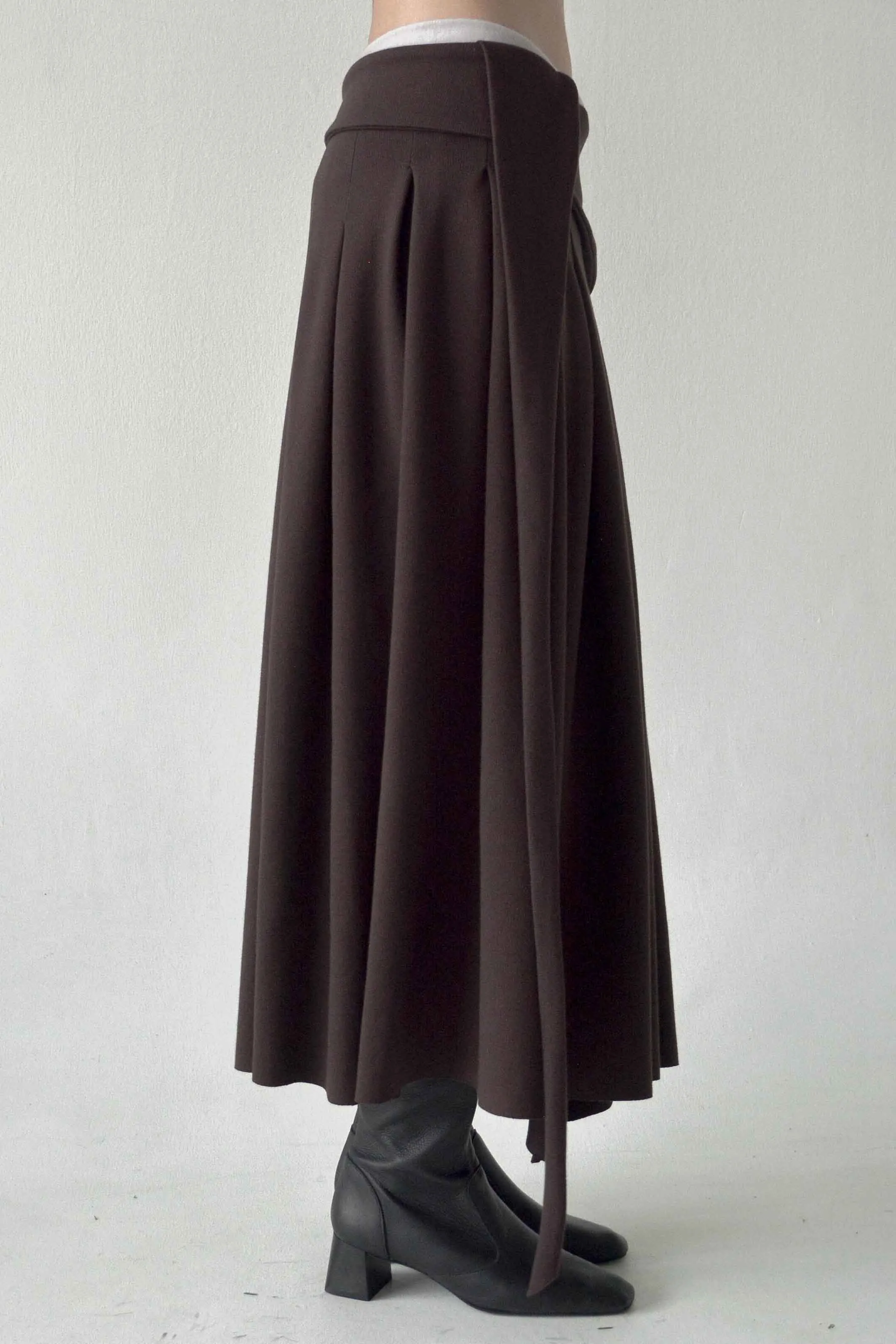 Elegant Brown Grey Pleated Skirt for Women - Stylish and Versatile Fashion Bottom